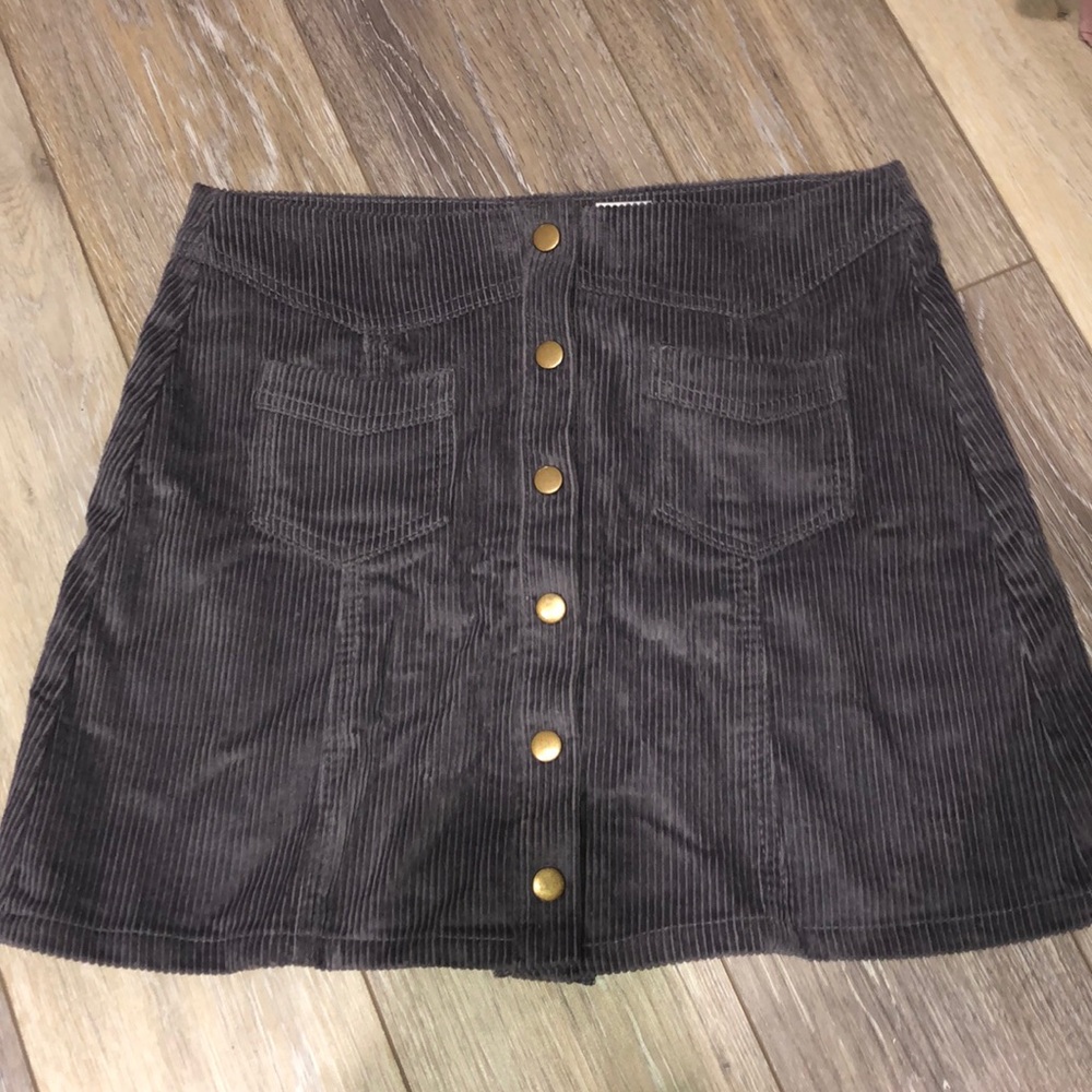 soft skirt w/ buttons
